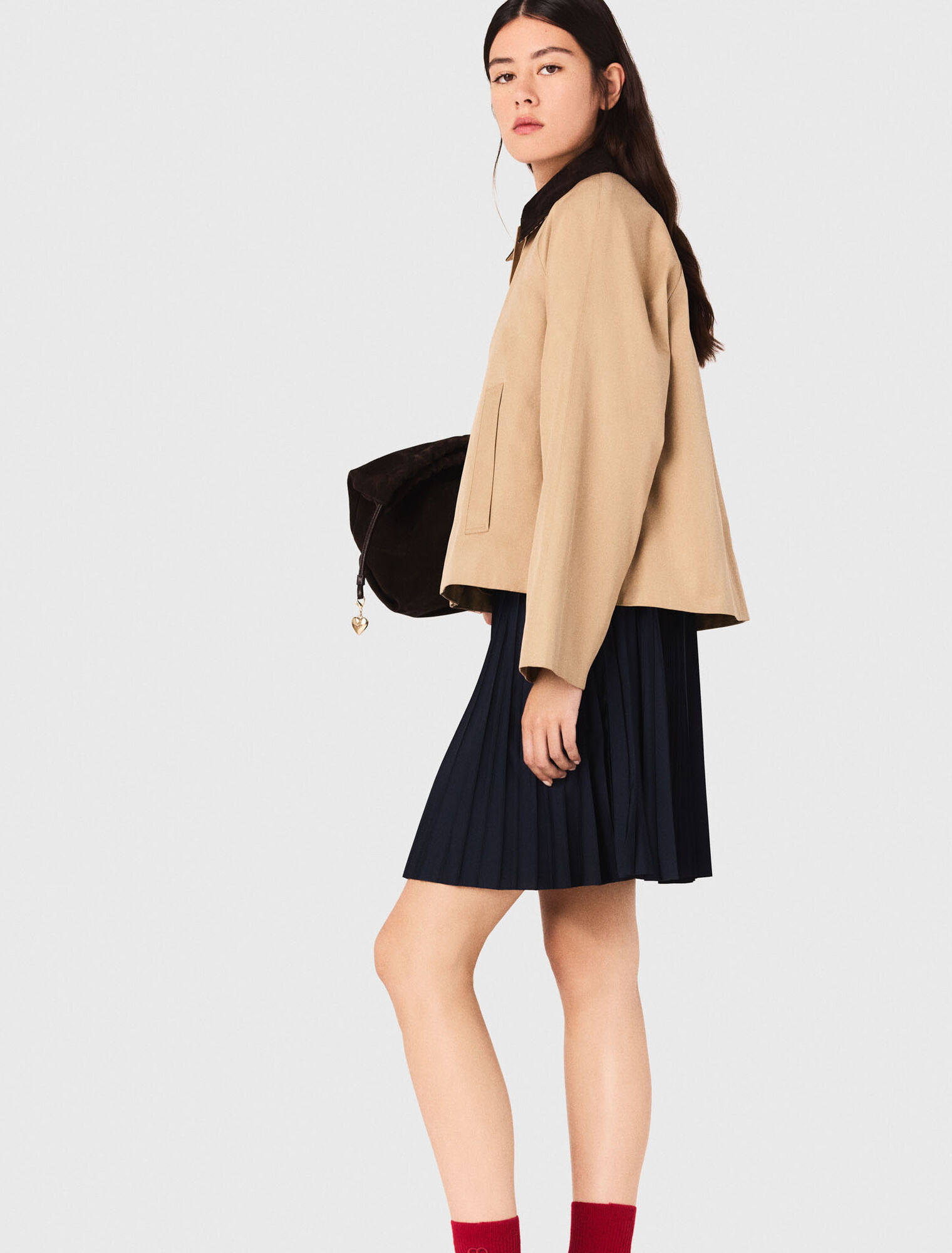 Jacket with removable contrast collar