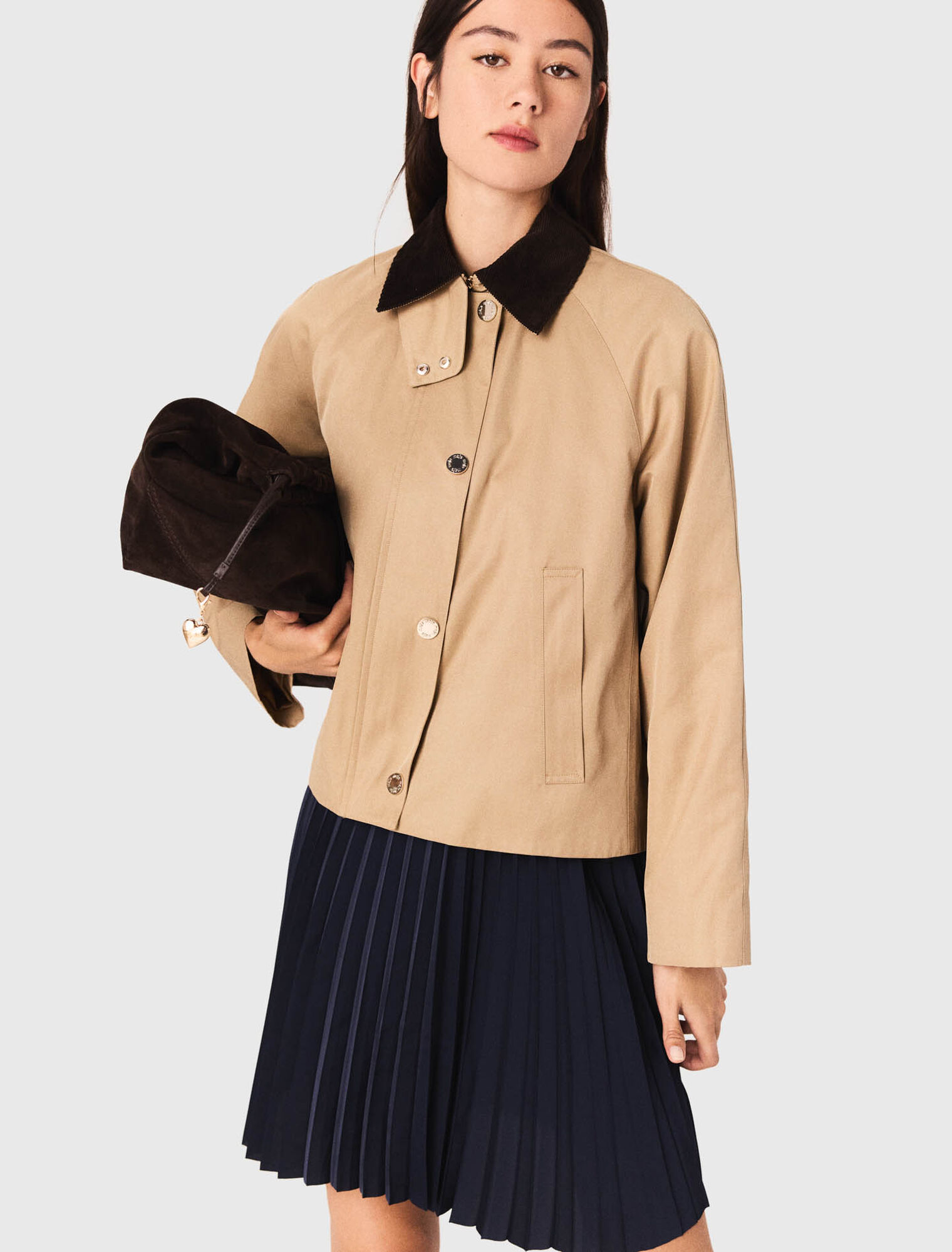 Jacket with removable contrast collar